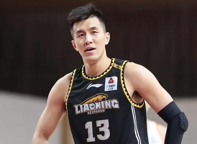 郭艾伦复出,李晓旭意外退队,杜锋怒批方硕_篮球_比赛_球员