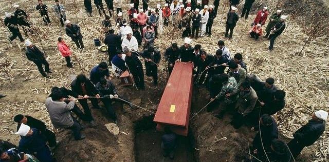 新方法已在武汉实行,很多人不能接受_尸体_方式_土葬