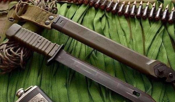盘点全球赫赫有名的四把军刀,德国军刀可解剖鳄鱼皮_进行_敌人_刺刀
