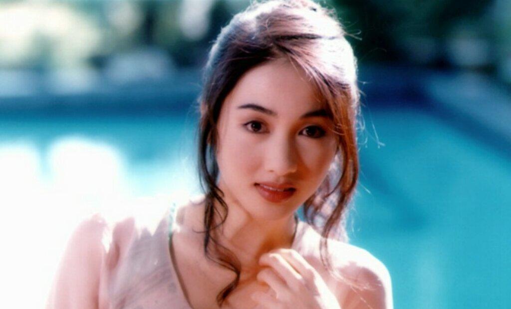 黎姿:嫁大15岁富商,41岁生3胎,生命中最重要的3个男人都是残疾_电影