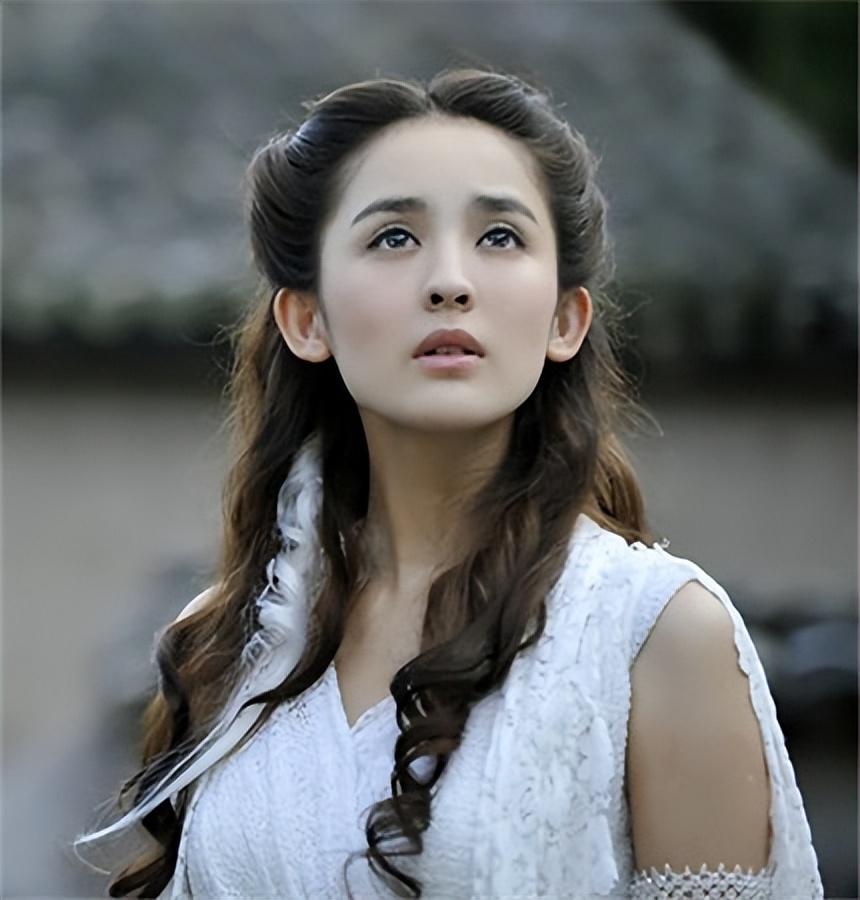 同样是新疆美人,迪丽热巴是怎样把古力娜扎"甩远"的?_因为_父亲_父母