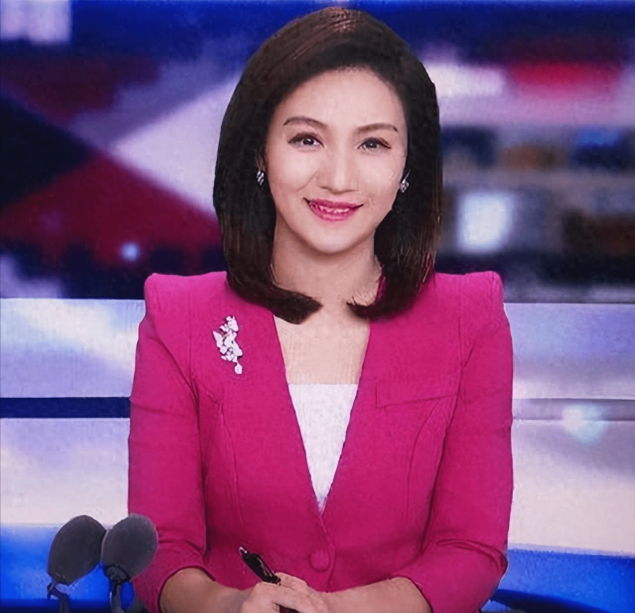 她是前湖南台一姐,却在5分钟内全身瘫痪,如今公开征婚也无人娶_梁艺