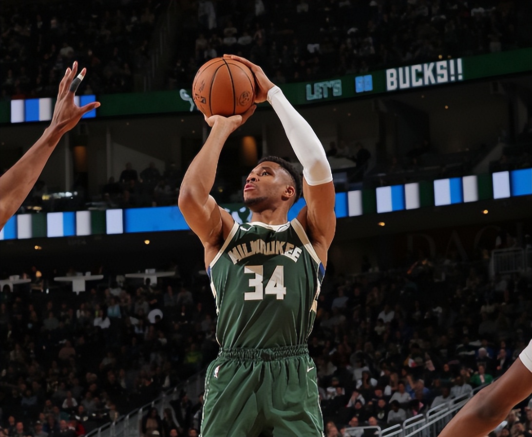 字母哥当上禁区之王:再冲mvp无惧约基奇恩比德_进攻_雄鹿_得分