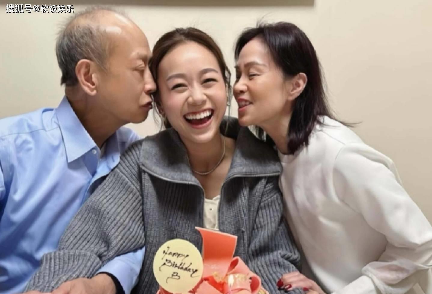 于10月与男友倪吉(李曼红饰)结婚