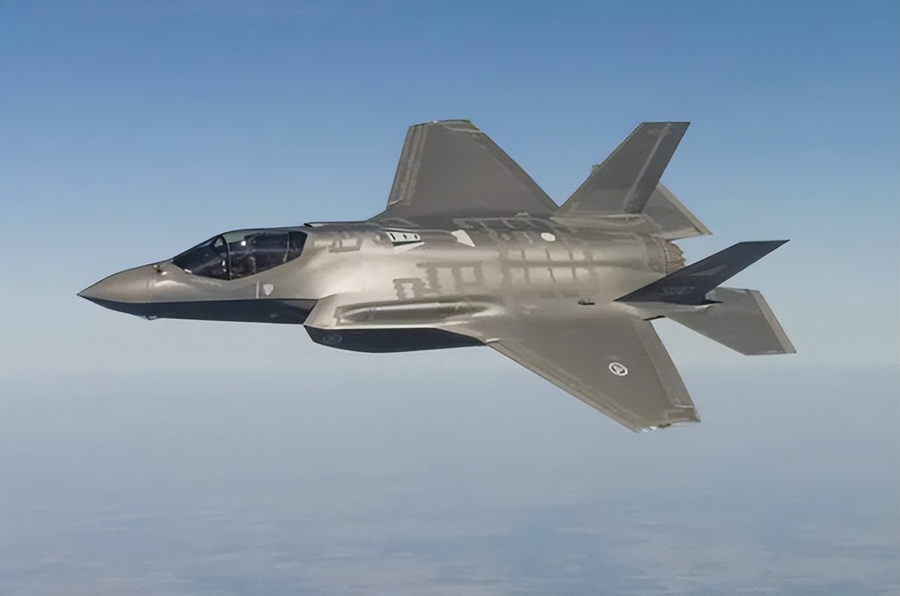 在歼20阴影下的日本f35,到底有多憋屈?_方面_隐身战斗机_问题