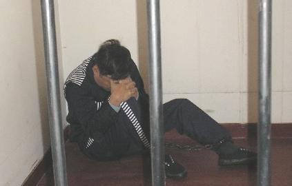 后来出于人道精神的考虑,《公安部关于看守所使用戒具问题的通知》中