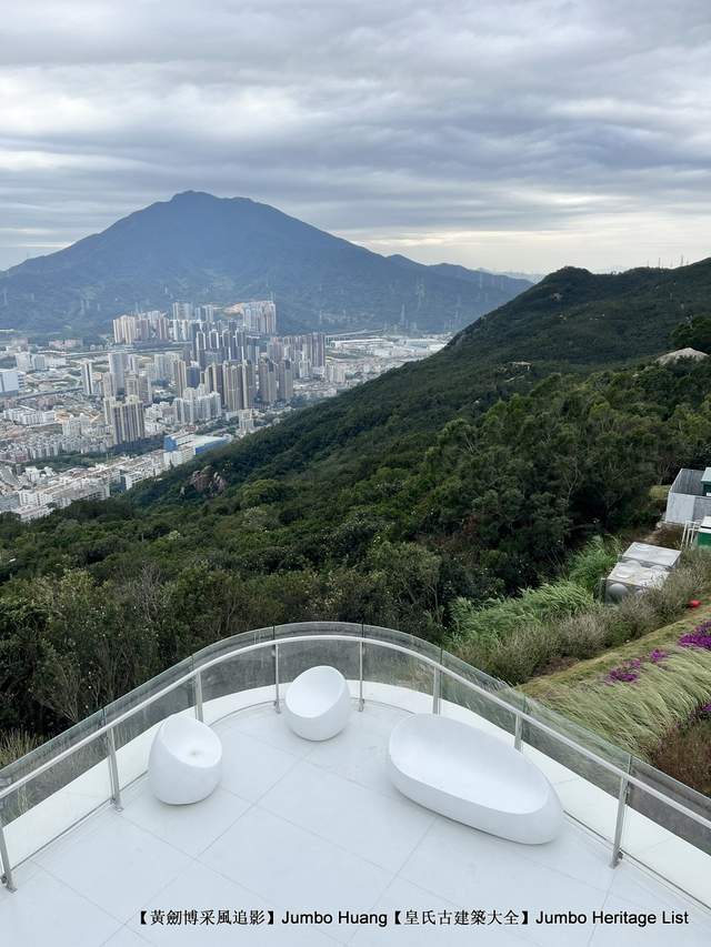 雲海公園位於鹽田半山公園帶核心區,背靠梅沙尖和三洲塘水庫,直面大鵬