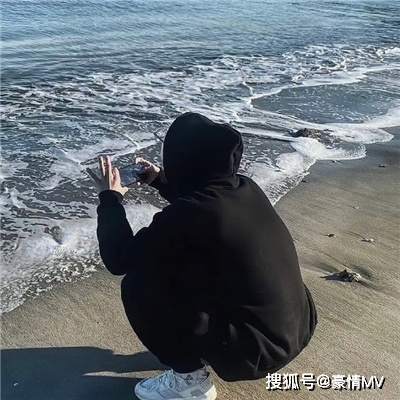 孤独感拉满的男生背影头像