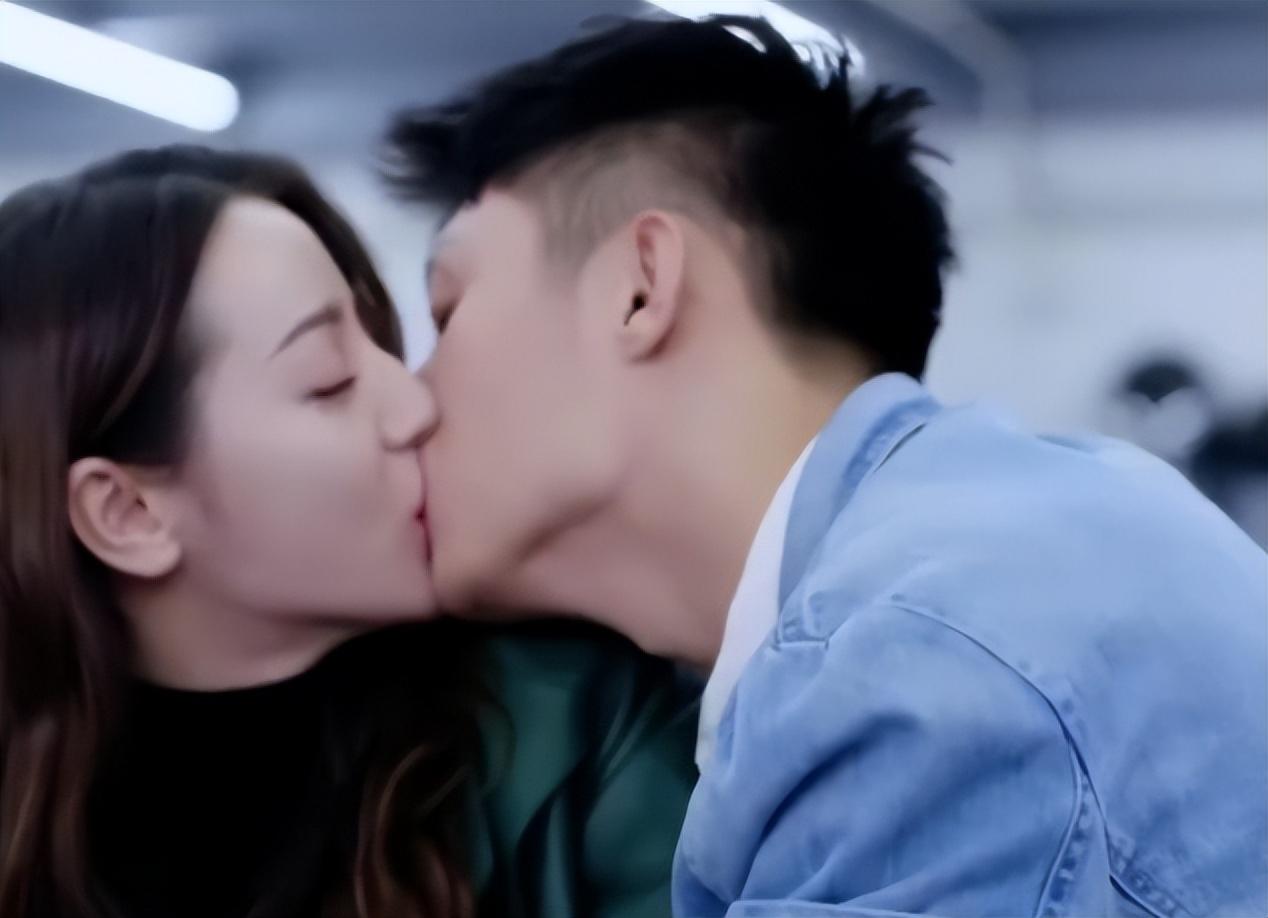 与黄景瑜绯闻!撕开迪丽热巴最后一层"遮羞布"_俩人_事情_时间