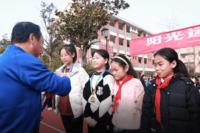 南通市五山小学2023年秋季校园体育节颁奖仪式隆重举行_崇川区_足球