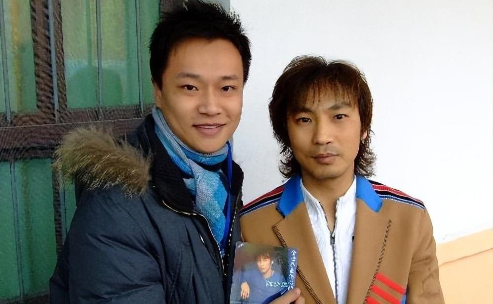 央视春晚一曲成名,砍掉下巴缝130针成囚,今卖马桶为生_陈少华_音乐