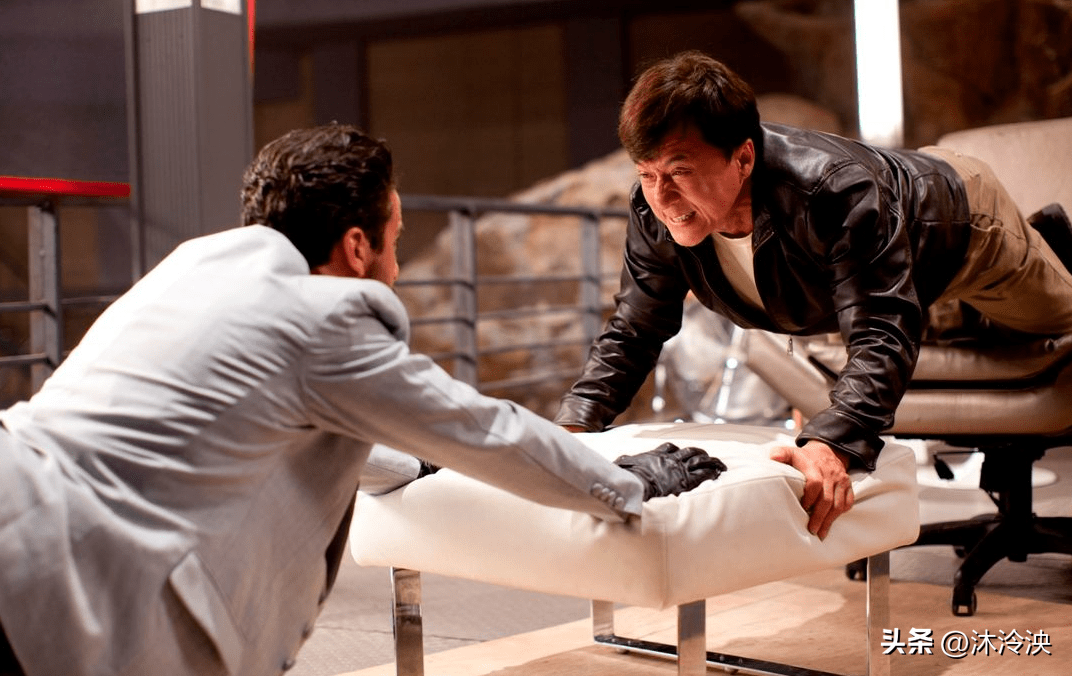 影片中成龙饰演的"马如龙"演技更是好到爆,各种滑稽又耐看的创新功夫