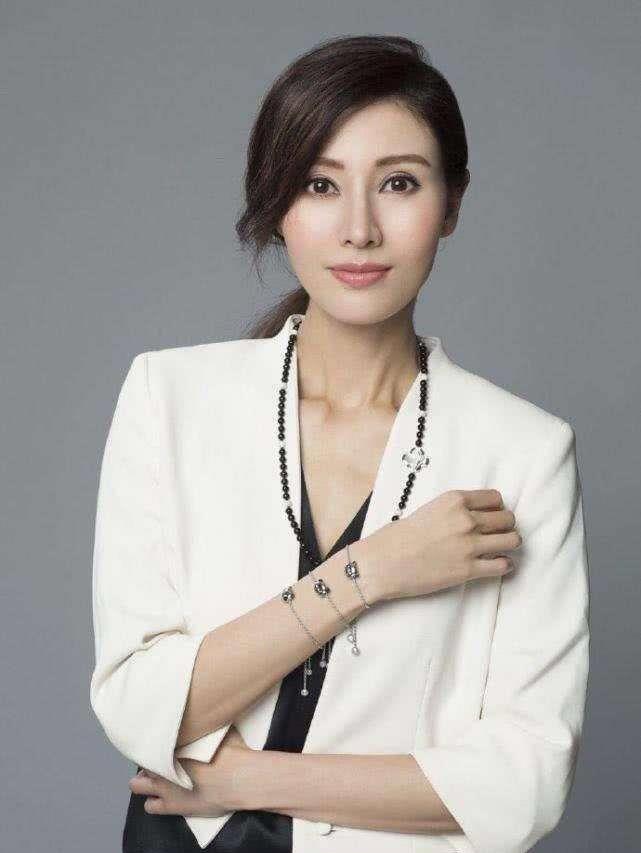 现备受许晋亨宠爱,"金牌小三"的上位路_李嘉欣_刘銮雄_倪震