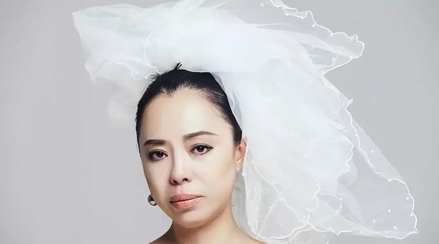 黄绮珊:我脑壳里装两件事,一个唱歌,一个是谈感情_婚姻_因为_郁可唯