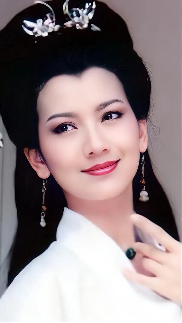 金庸:她代表东方的美 她生下3儿子后,还能演出最美"白娘子"_赵雅芝