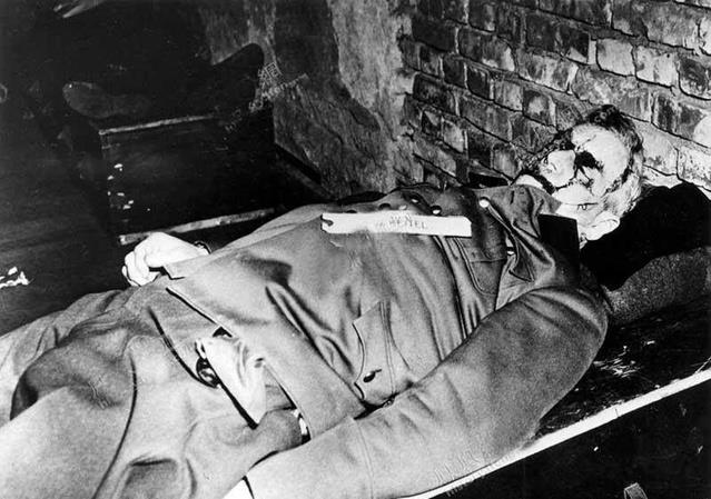 二战最强侩子手:每十分钟绞死一名纳粹战犯,结果五年后触电身亡_约翰