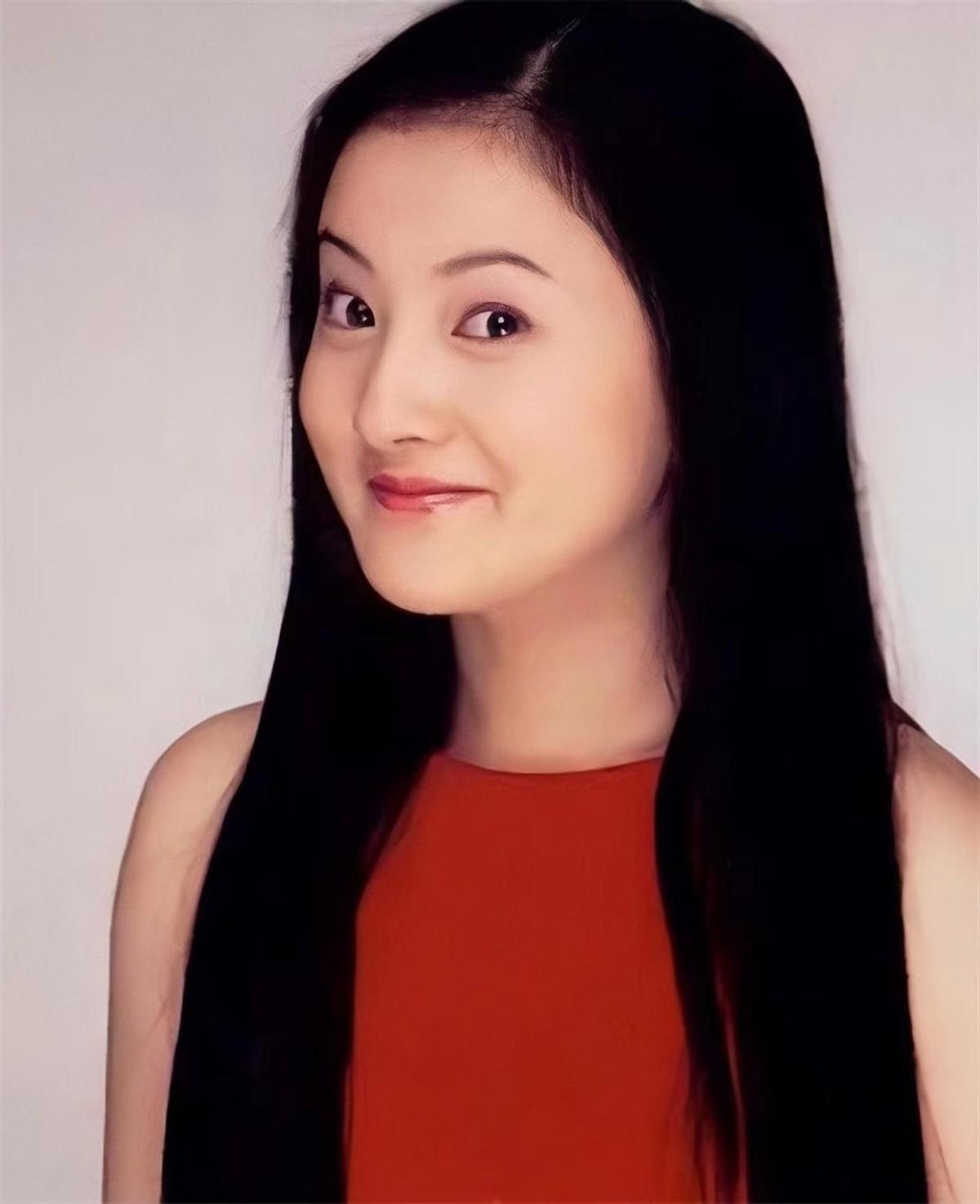 金铭:两段感情无疾而终,42岁仍未婚,却活成了自己喜欢的样子_琼瑶