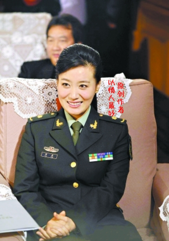 女军人都唱《妻子》,谭晶嫁年轻科学家,李丹阳大校军衔为何单身_战友