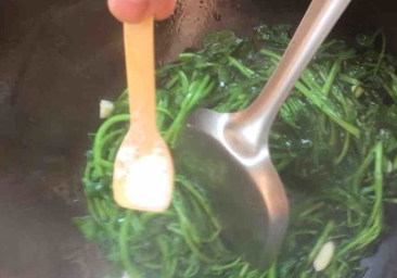 这种菜40块钱一斤,吃起来爽口下饭,多吃能化痰止咳还增强抵抗力(图7) 这种菜40块钱一斤,吃起来爽口下饭,多吃能化痰止咳还增强抵抗力(图7)