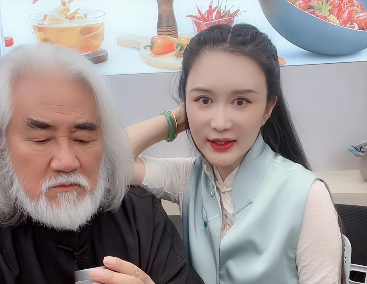 张纪中一家7口旅游,和小4岁岳父像两代人,靠打19万生命针延寿_王玎