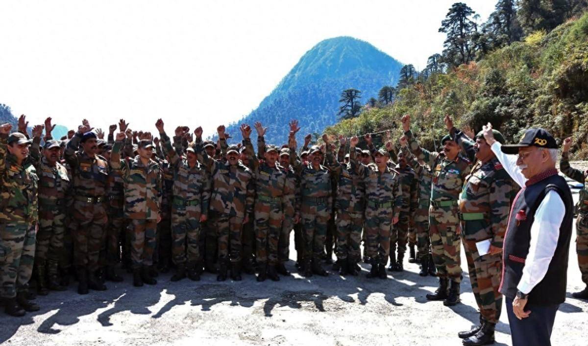 印前参谋长透露：2020年中印险开战，解放军坦克距印军阵地500米_搜狐网