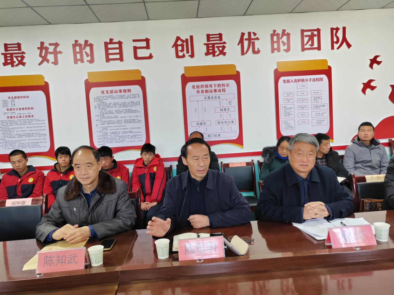 商洛市慈善协会携手爱心企业向洛南县麻坪中学 捐赠爱心物资503298元