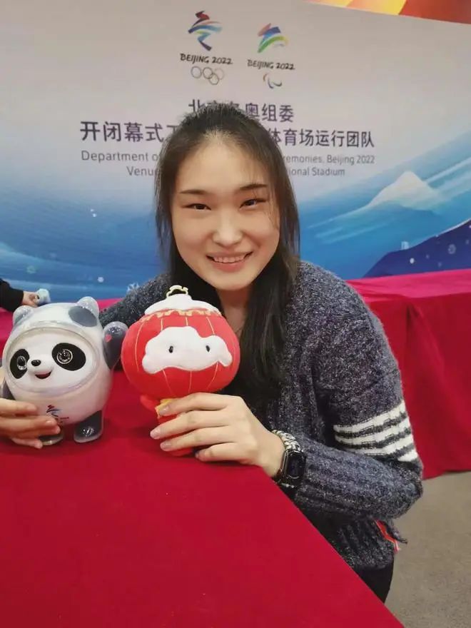 女篮"三朝奥运元老"柳青:退役后嫁篮球帅哥,女儿也是女篮国手_中国