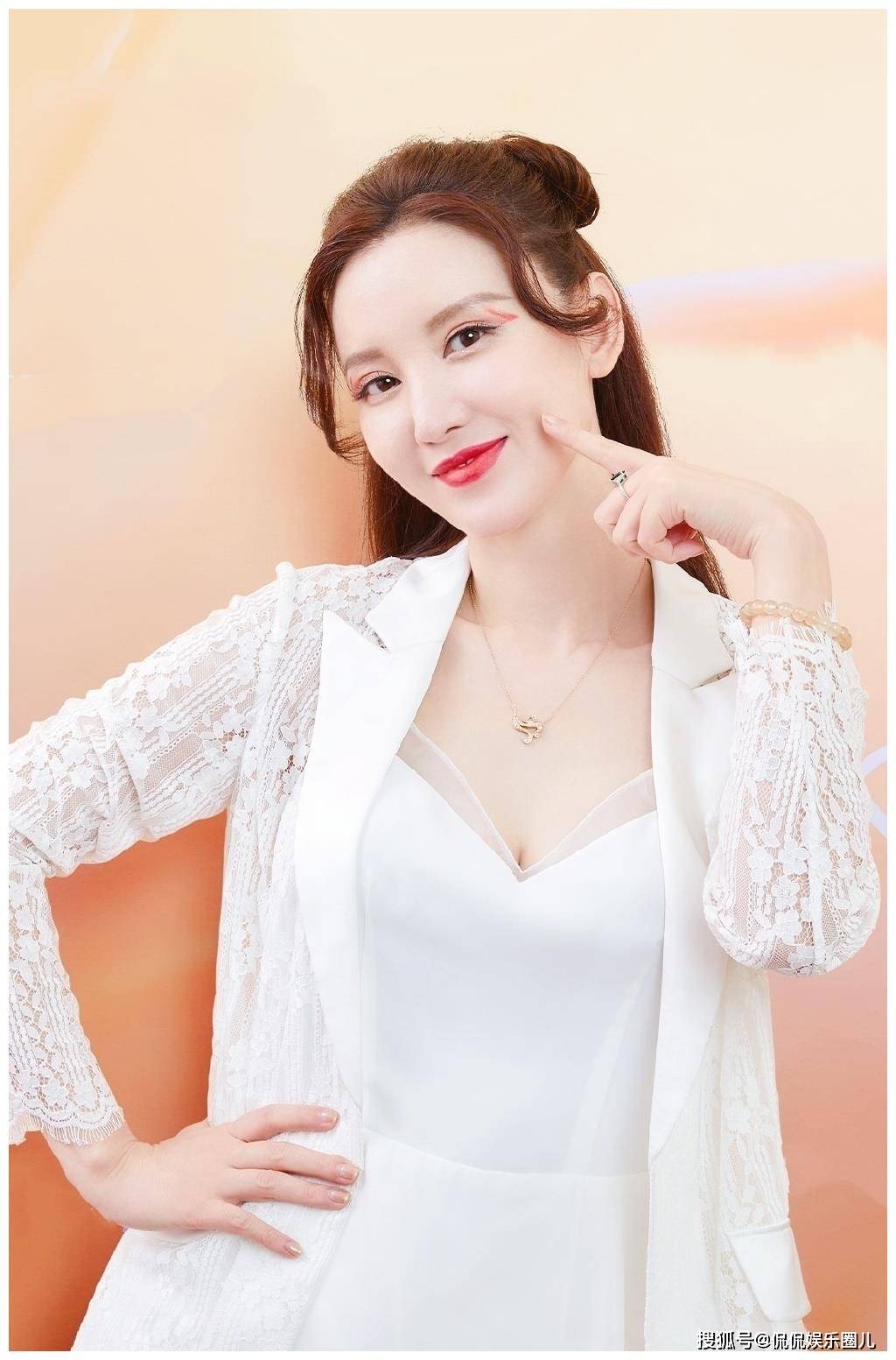 张萌写真赏:大方实在!女人味十足!_身材_外貌_皮肤