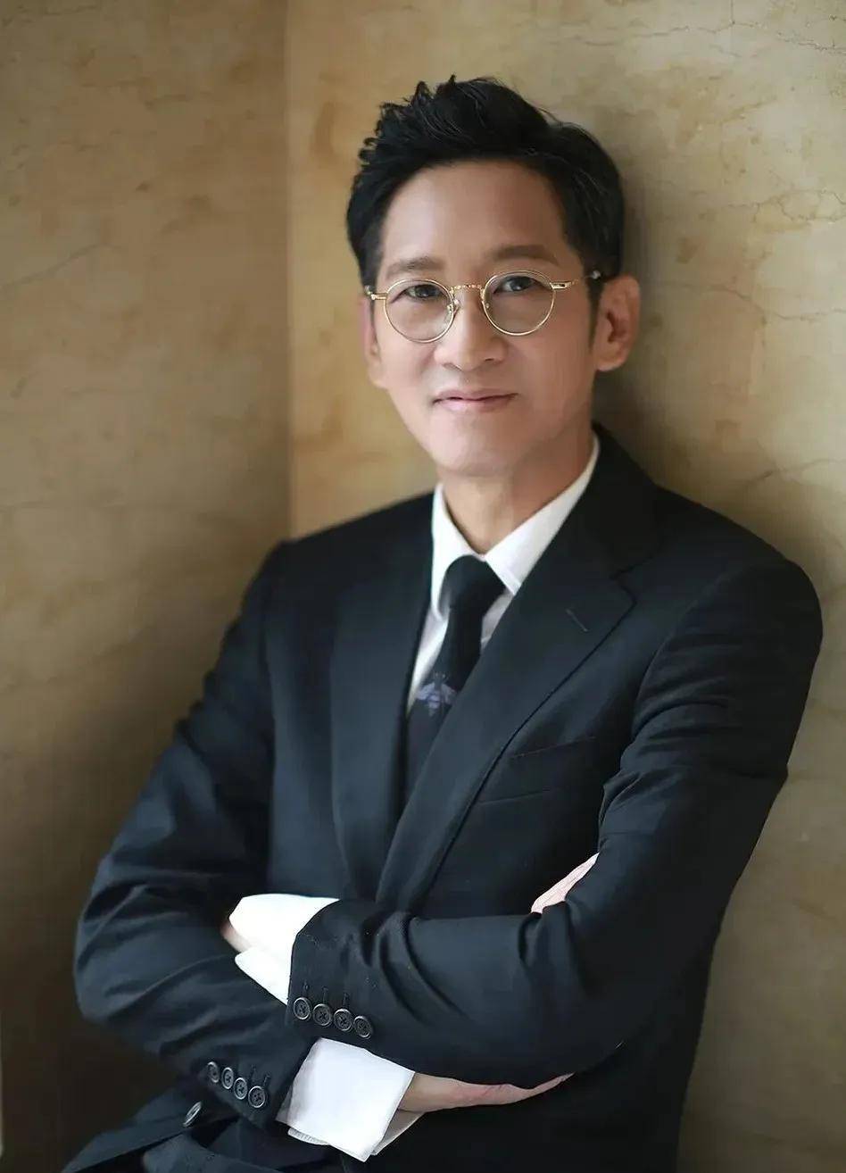 老戏骨王劲松大器晚成的背后,得益于一人指路_傅彪_观众_演技