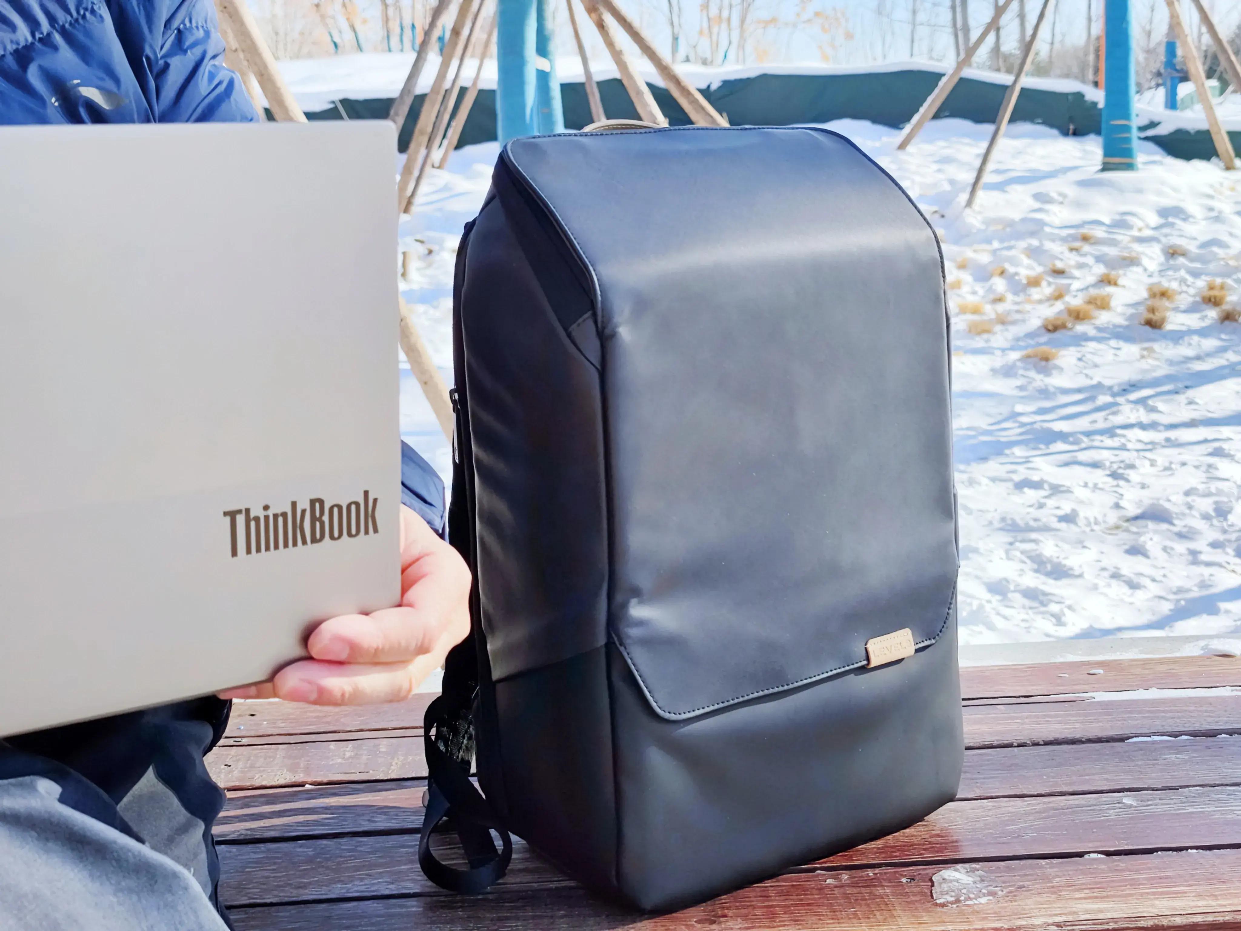 背起生活也背起从容，地平线8号零感背包用细节制胜的通勤搭子！