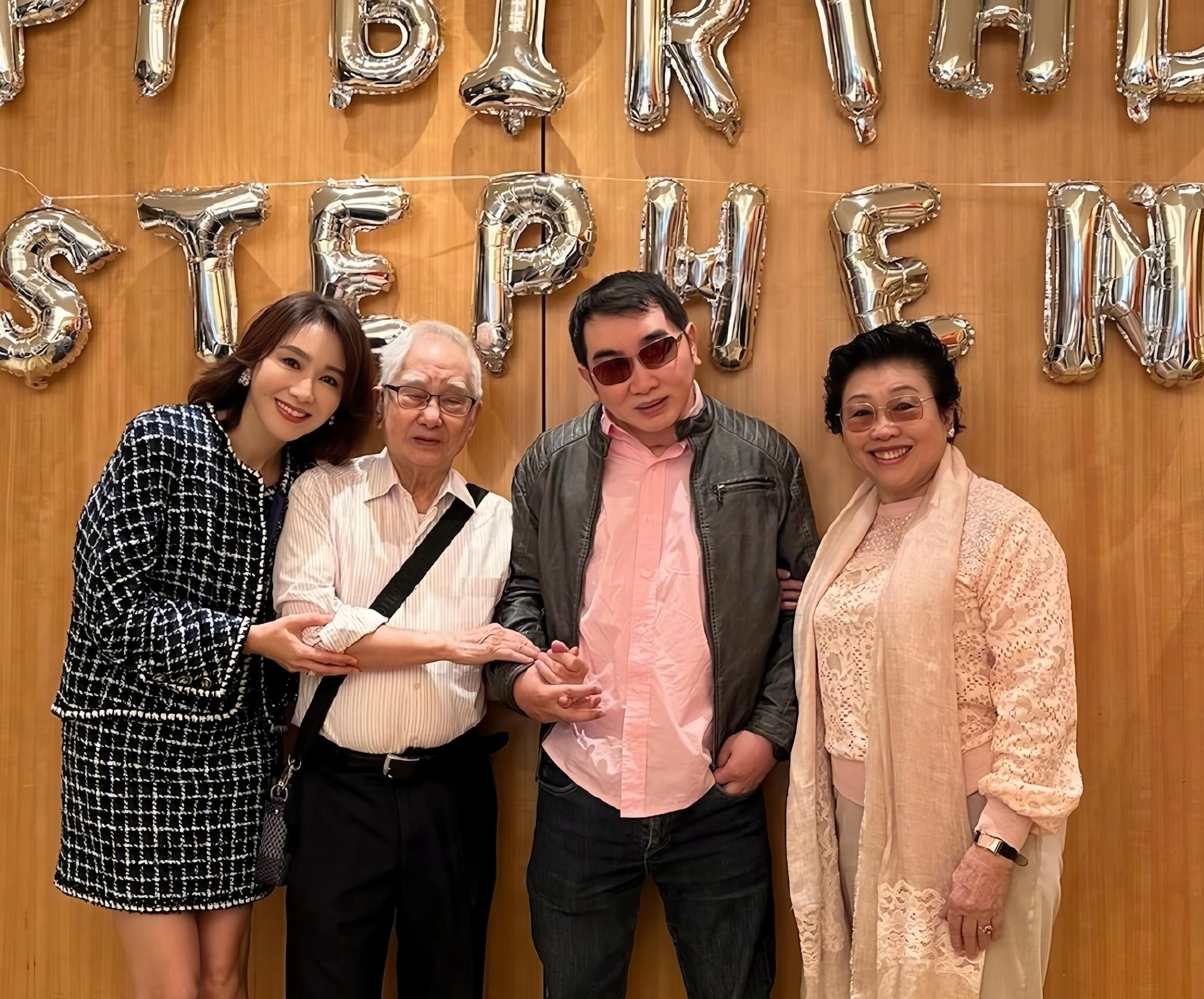 黎姿弟弟48岁生日,时隔16年再次站起来,遇严重车祸半身瘫痪_照片_家庭