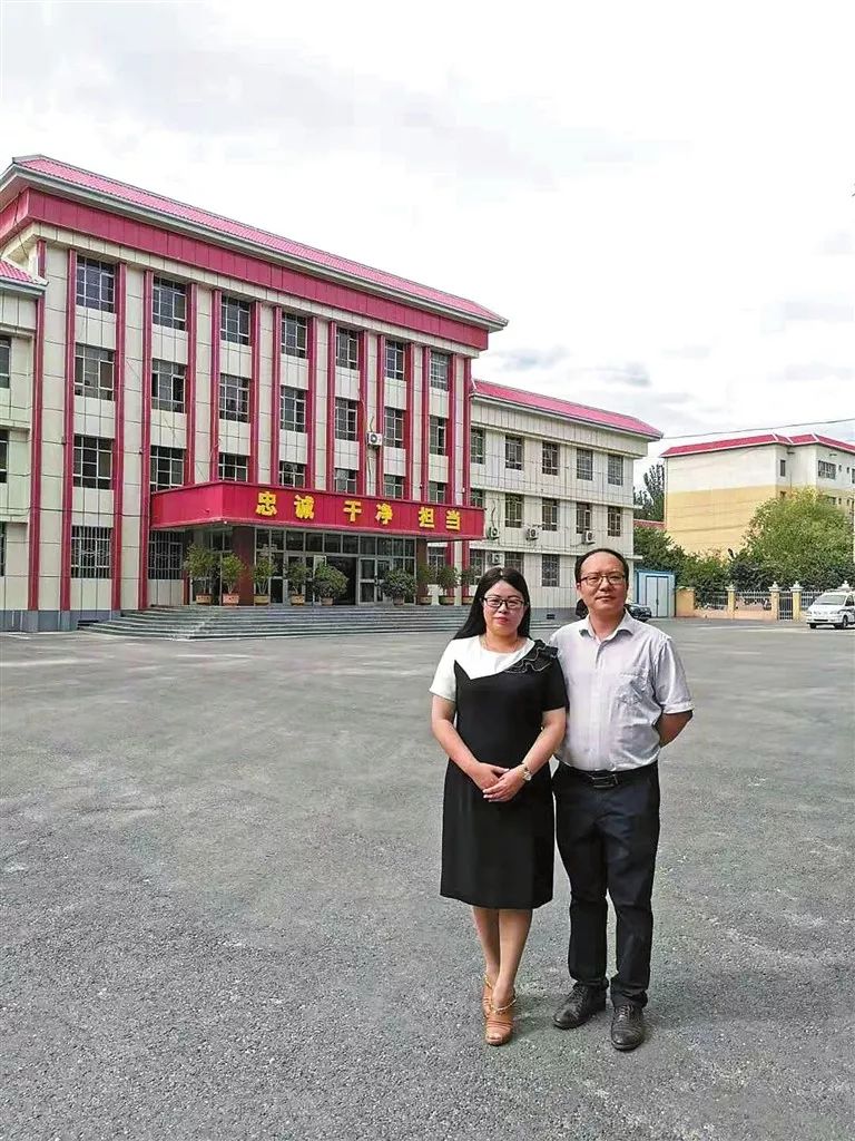 (资料图片)龚冬尧,邓建夫妇在阿克陶县巴仁乡阿热买里村走访结亲户.