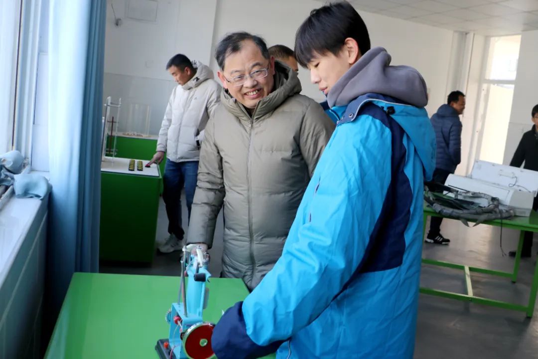 泗阳致远中学省前瞻性教学改革实验项目迎接省级调研视导_实践_我校