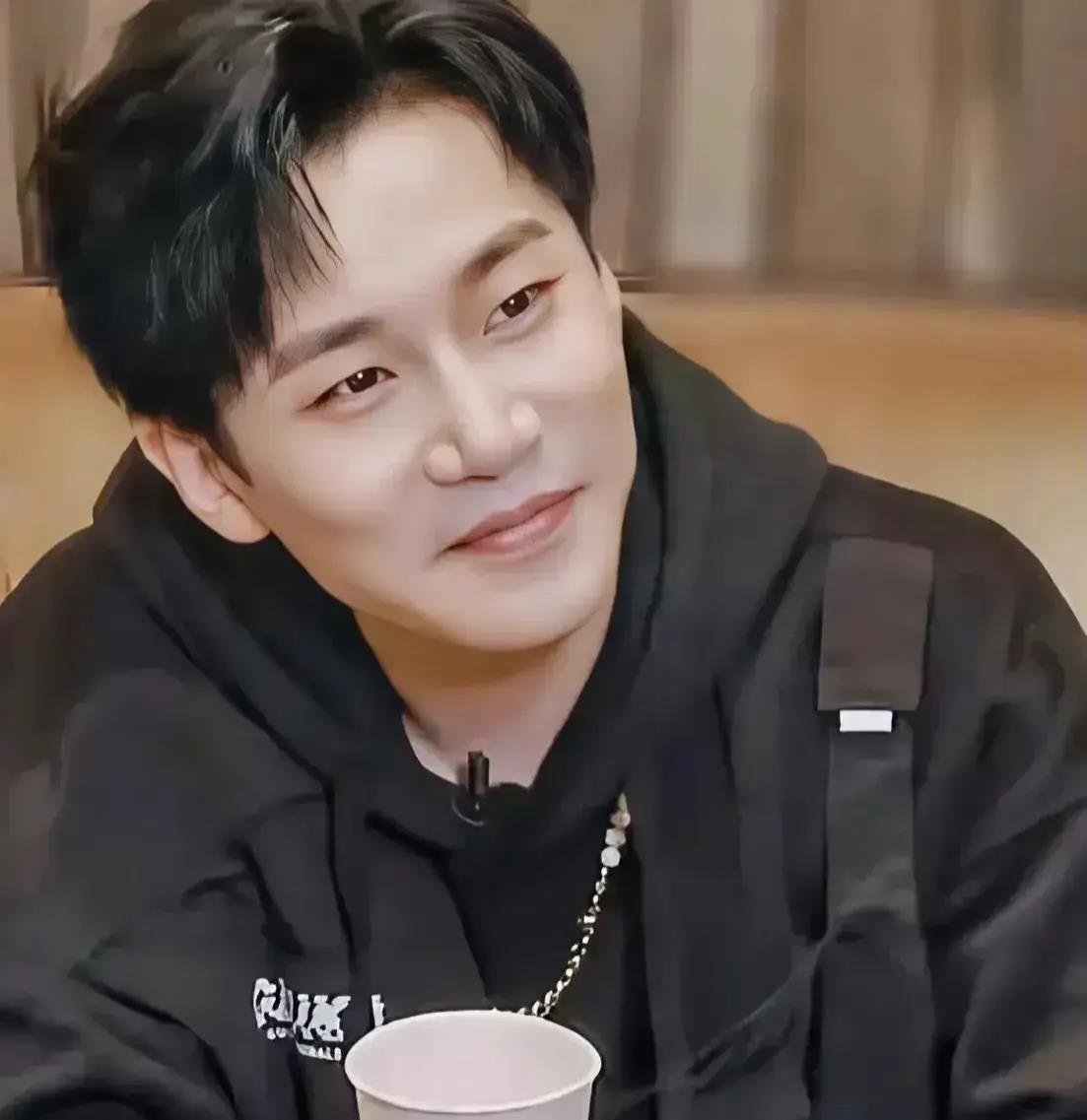 王鸥穿毛衣走红毯全身图,坐实怀孕传闻,何九华身家被爆_生活_观众