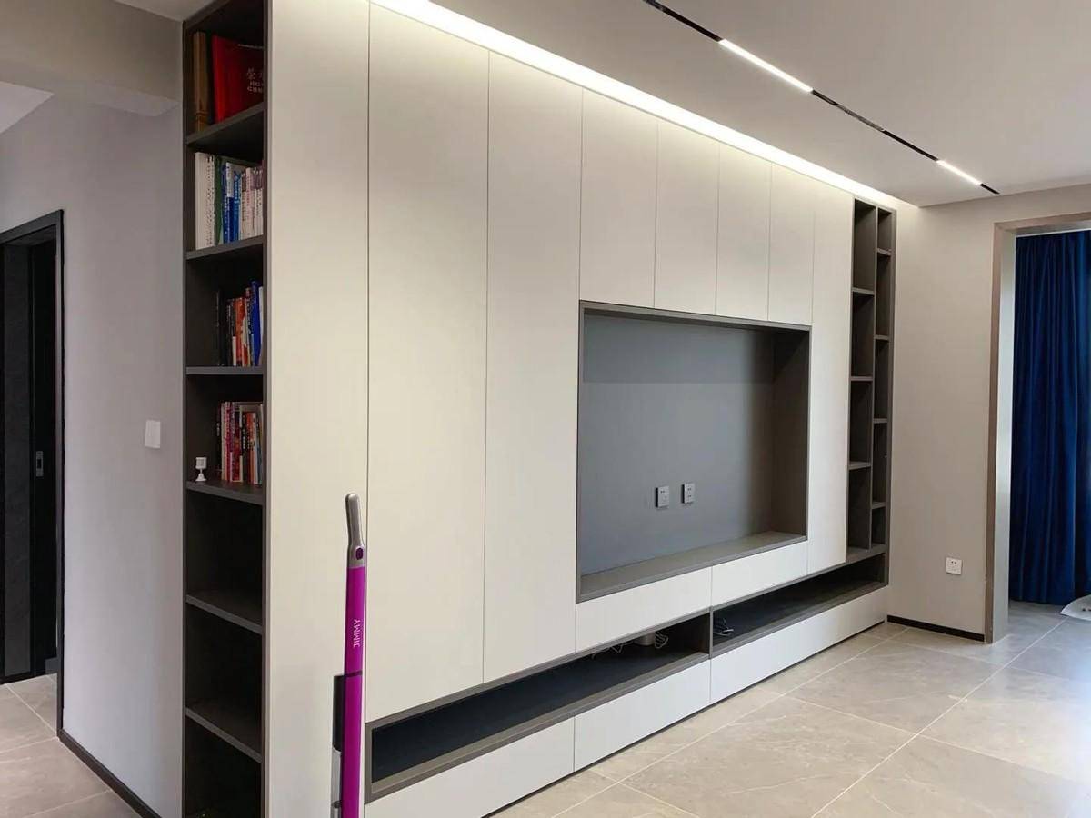 在老公的坚持下,电视墙打满柜子,入住两年,只能说真香_电视柜_空间