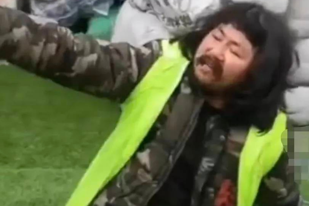 残疾拾荒者胡雷的存在,其实是这个社会的一种悲哀_巨资_物资_先生