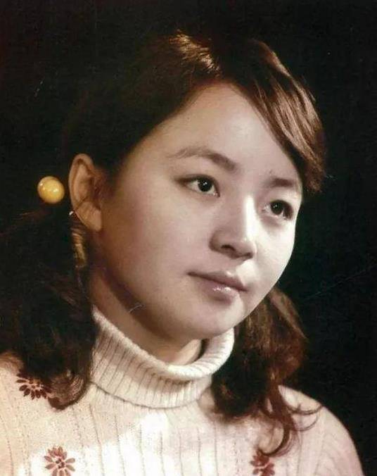 "小品女王"宋丹丹,曾公开直言自己婚内出轨,今59岁幸福不已_时候_观众