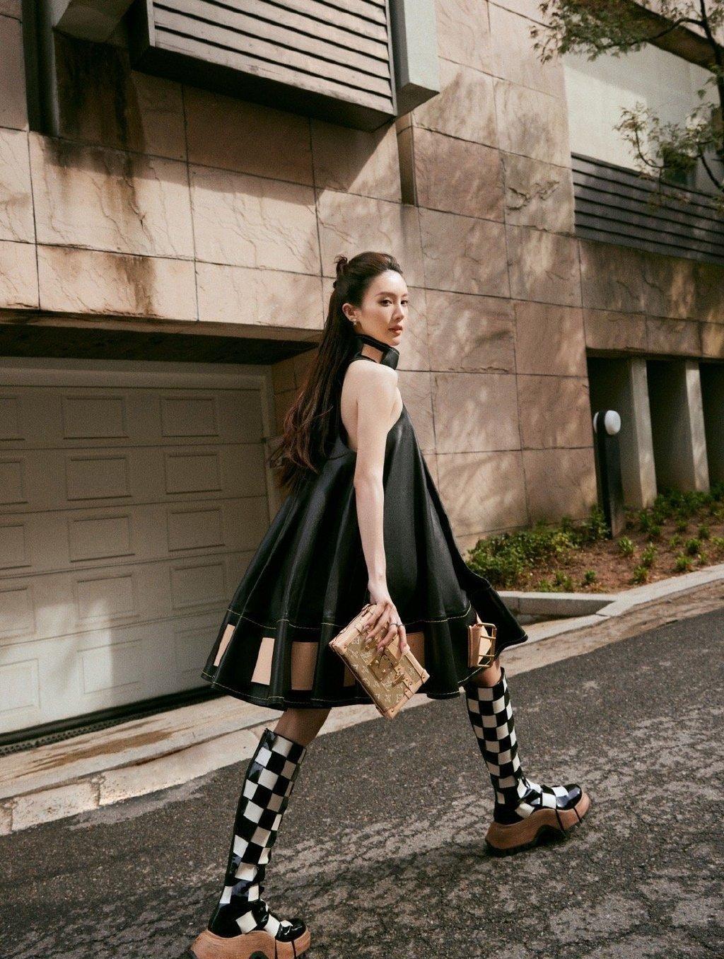 原来,成为2021年路易威登大使的金晨在4月29日公布了五一节行程.