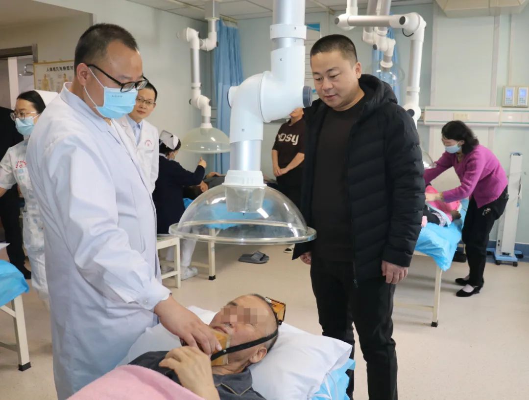 伊犁州中医医院康复中心主任马火伞一行到新疆长安中医脑病医院参观