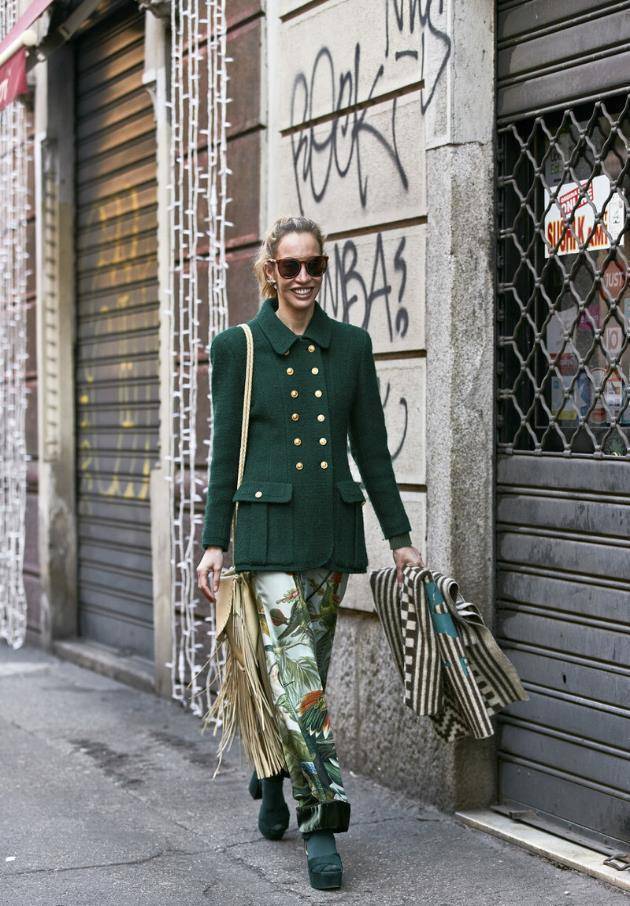 群青绿色流行要会搭,4种冬季搭配示范,总有一款适合你_颜色_面料_外套