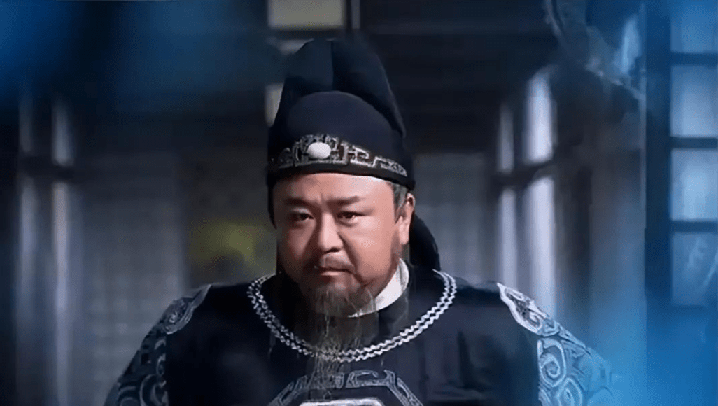 ""老朽我执政有误,还请陛下息怒,朝堂之上亦须有个主心骨!