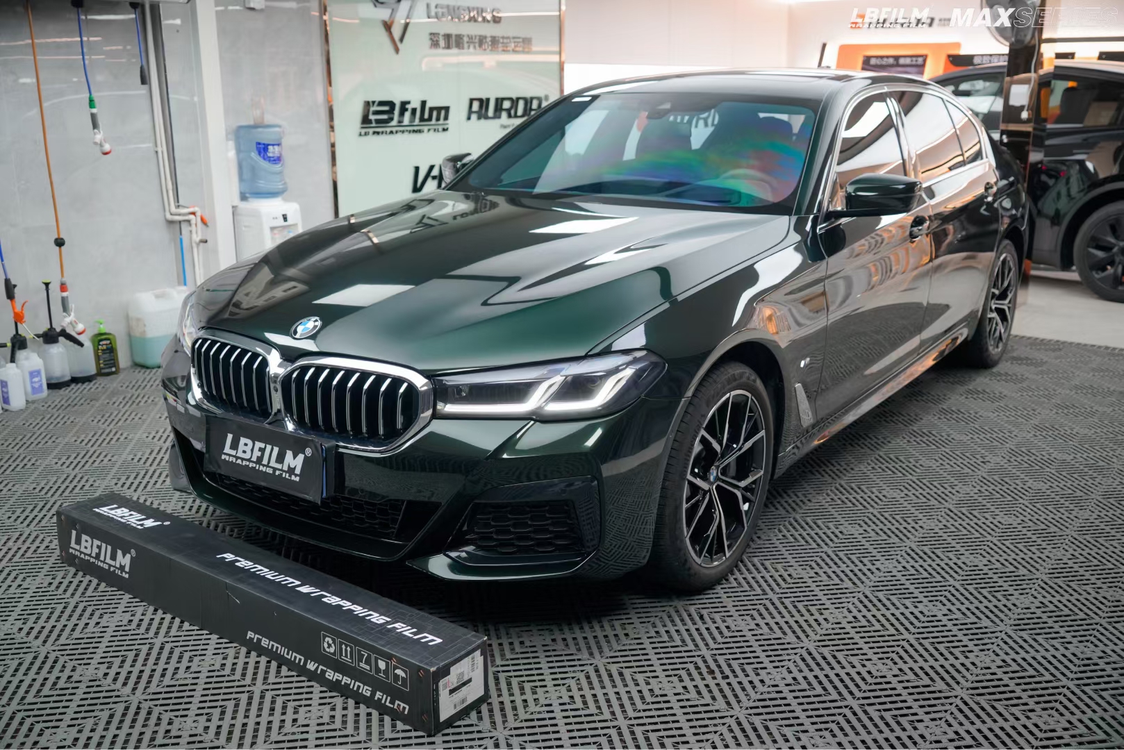 宝马530li -lb改色膜原厂漆祖母石绿,暗光下居于深沉的黑_搜狐汽车