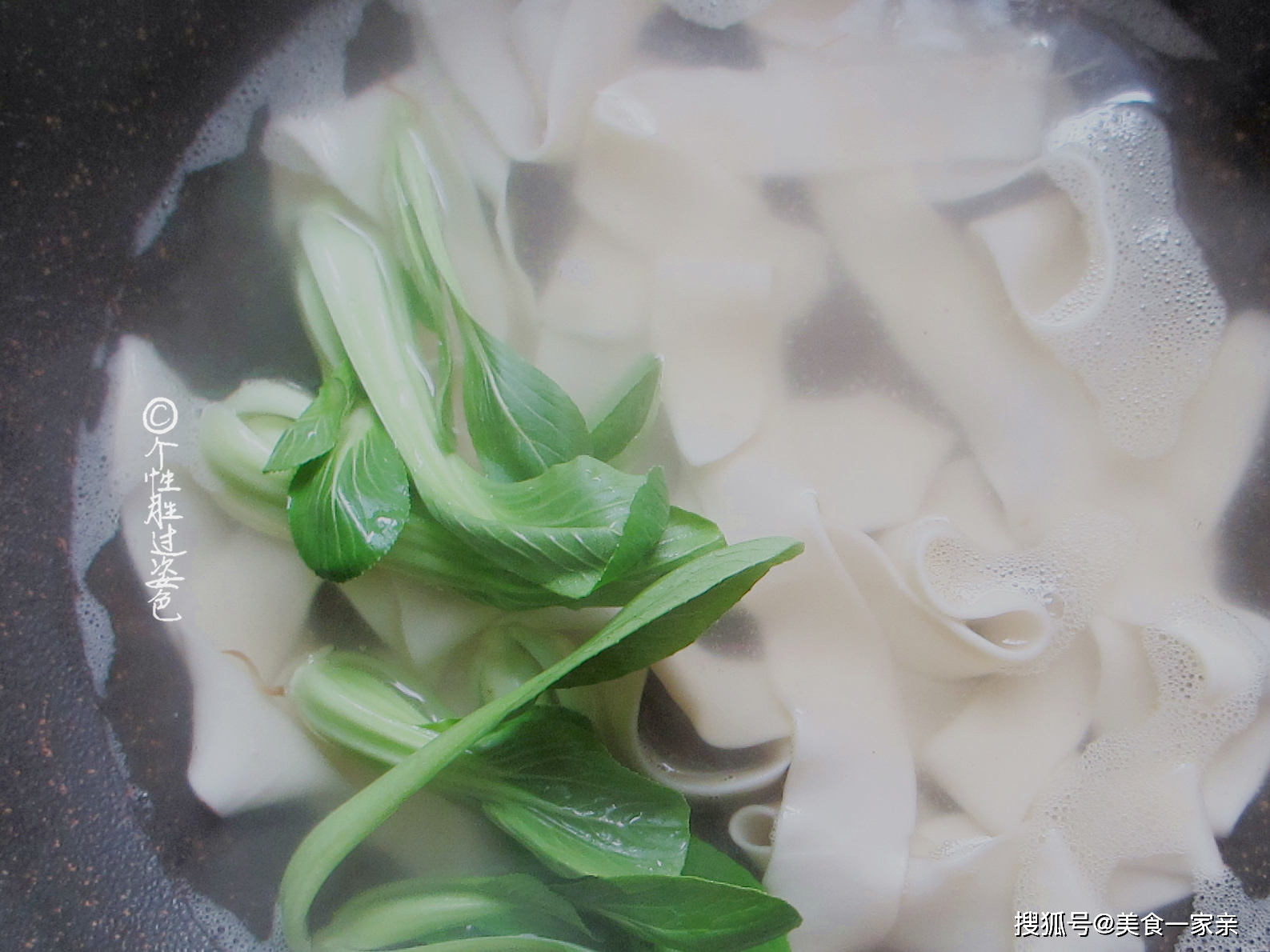 吃完這碗醉生夢死的牛肉扯麵,我就回老家開面館_麵糰_面的_時候