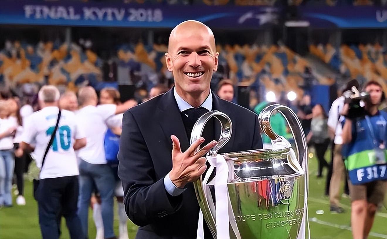 球员时期,齐达内率领法国夺得过世界杯和欧洲杯,个人更是拿到金球奖