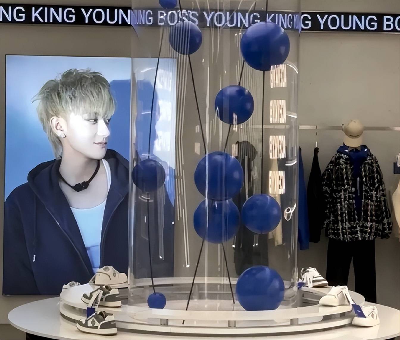 黄子韬徐艺洋热情互动,新店剪彩气氛high翻天!_娱乐_显得_女友