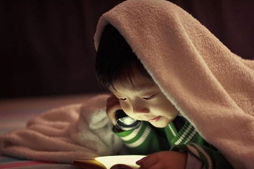 为什么你家宝宝不爱看书？家长别气恼，这几个原因家长要尽早了解 