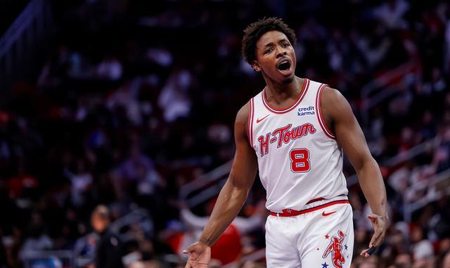 火箭锋线大将的位置变得尴尬,比赛态度似乎有变化?_泰特_球员_1