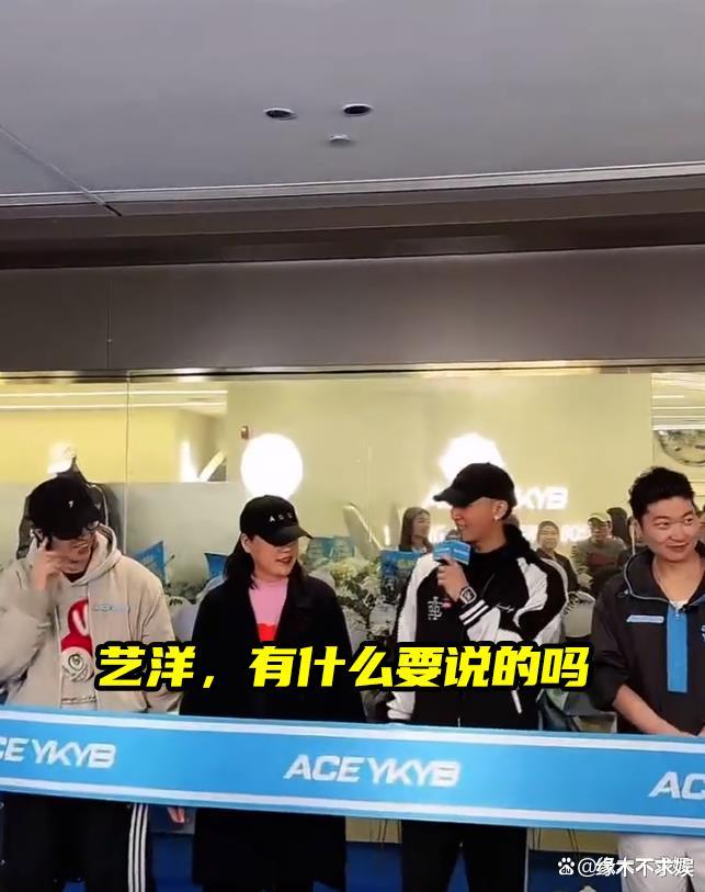 黄子韬当众cue到徐艺洋让众人尖叫连连,徐艺洋接过话筒也有点