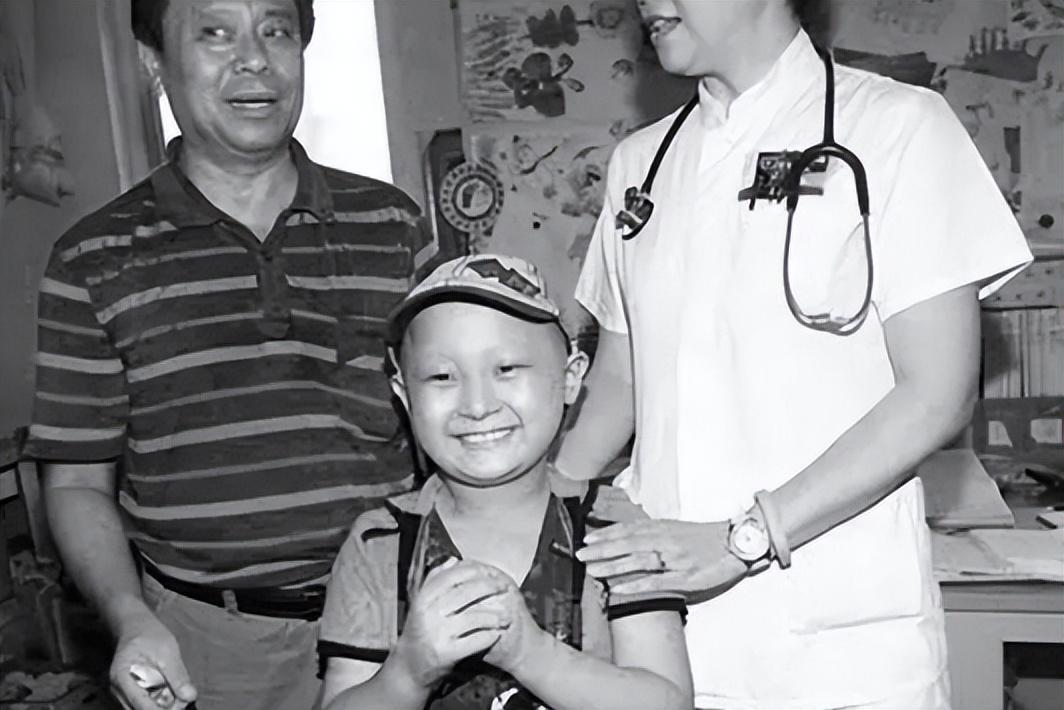 不管怎么说,邓鸣贺走了,但是在邓鸣贺离开以后,妹妹继承了他的遗愿