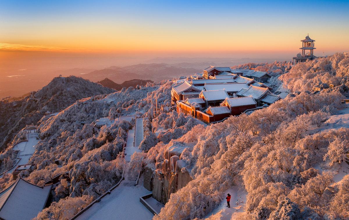 泰山:朝霞白雪交相辉映 宛若仙境(组图)_摄影_光影_泰安市